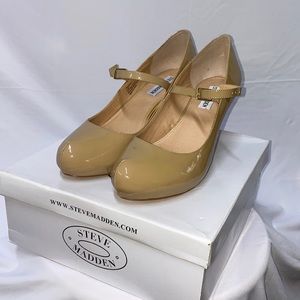Steve Madden Size 9.5 Cream Heels with adjustable clasp